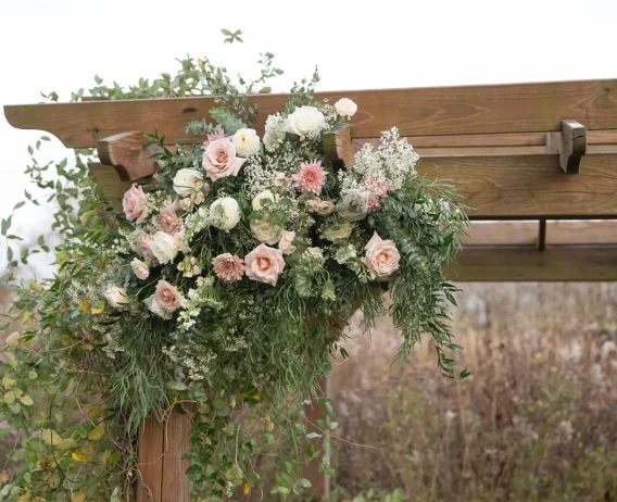 alana and justin wedding flower arrangement 2