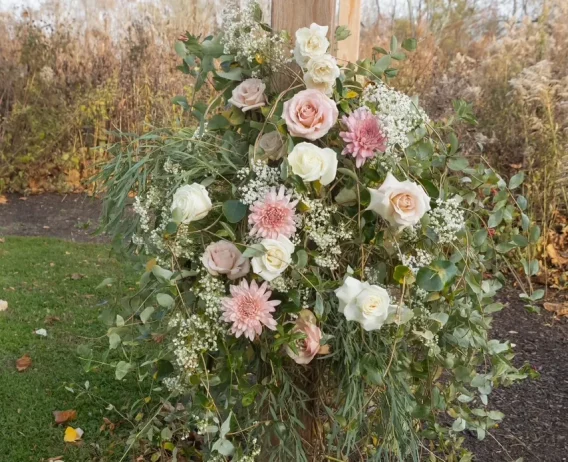 alana and justin wedding flower arrangement 3