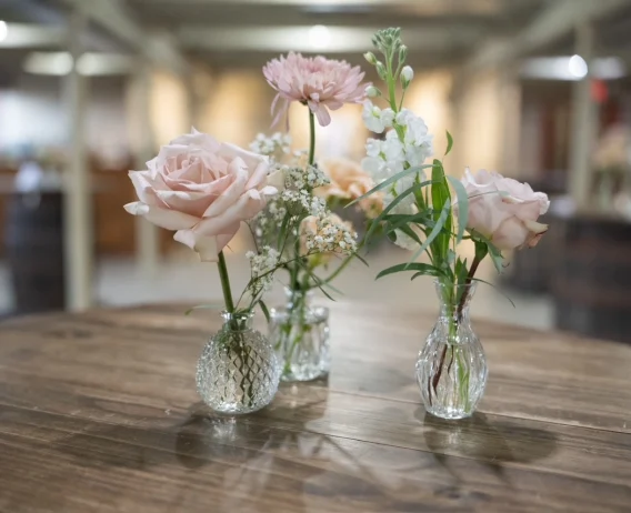 alana and justin wedding flower arrangement 9