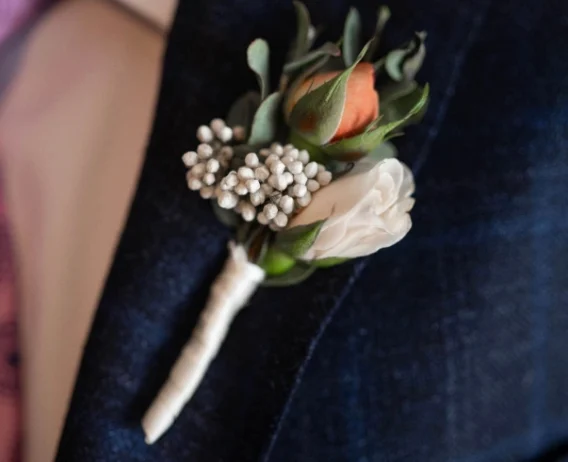 emily and jon wedding flower arrangement 12