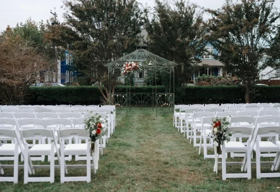 emily and jon wedding flower arrangement 18